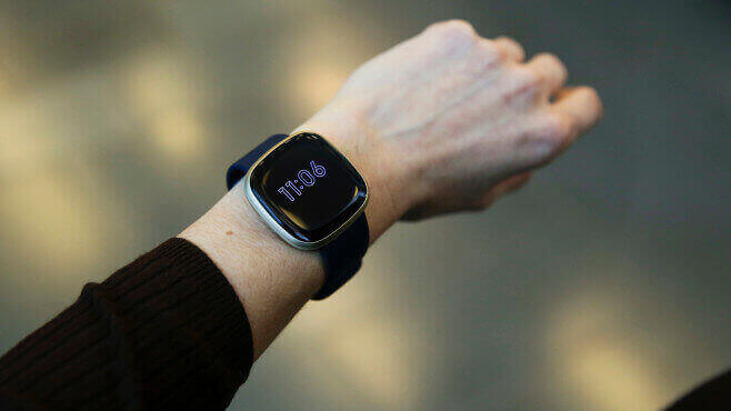 Fitbit-Versa-3 best cheap smartwatch